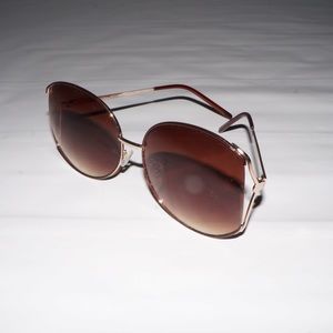 brown sunglasses